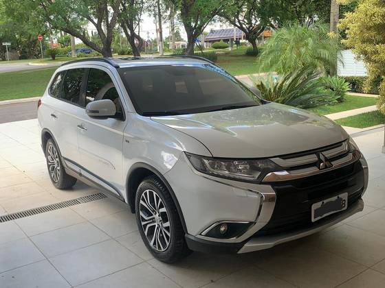MITSUBISHI OUTLANDER 3.0 GT 4X4 V6 24V GASOLINA 4P AUTOMÁTICO MITSUBISHI OUTLANDER 3.0 GT 4X4 V6 24V GASOLINA 4P AUTOMÁTICO